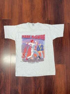 Vintage 1998 Mark McGwire 62 Home Runs Single Season Record T-Shirt Size M